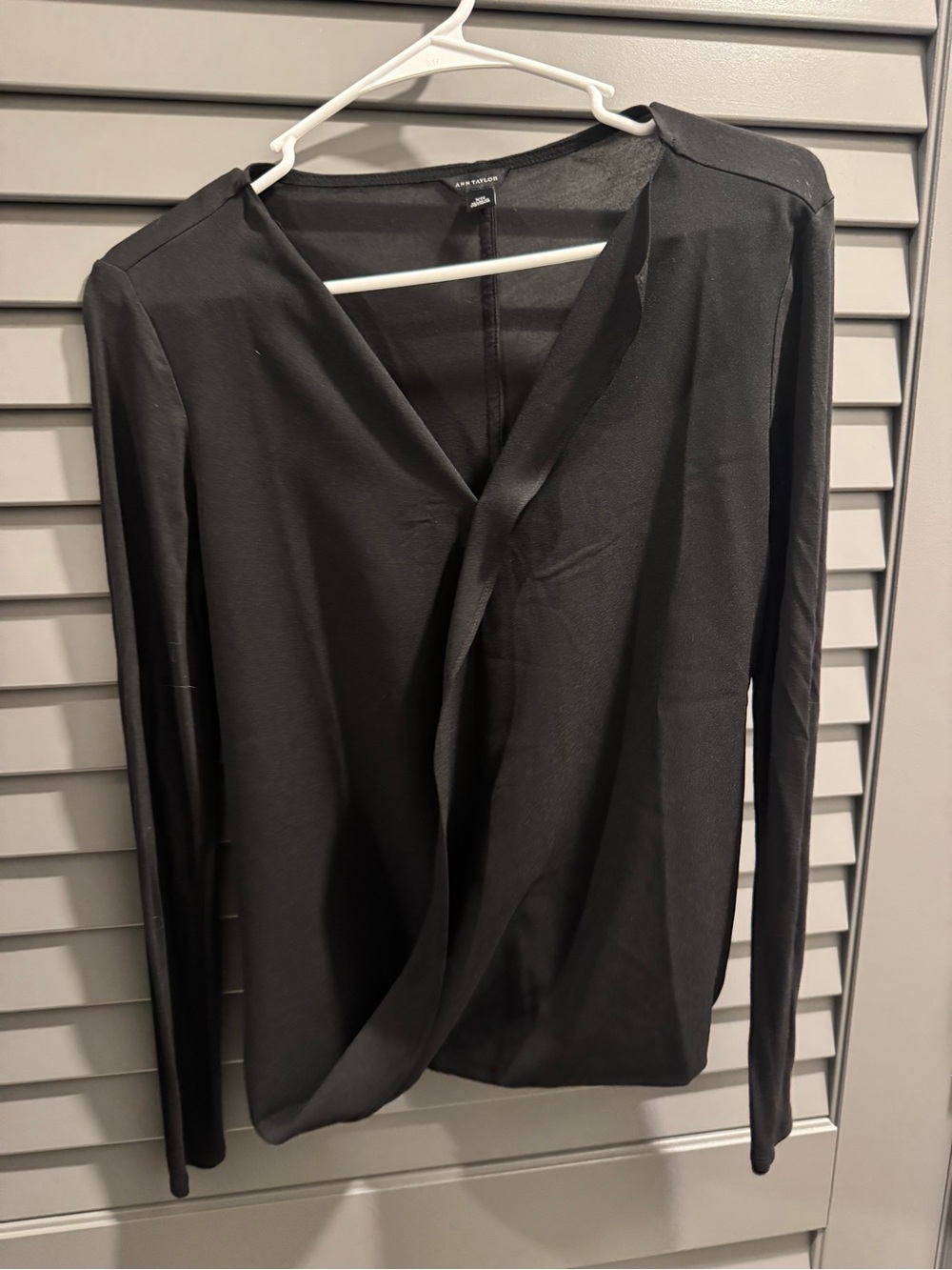 Ann Taylor Black Long-Sleeve V-Neck Draped women’s Shirt
